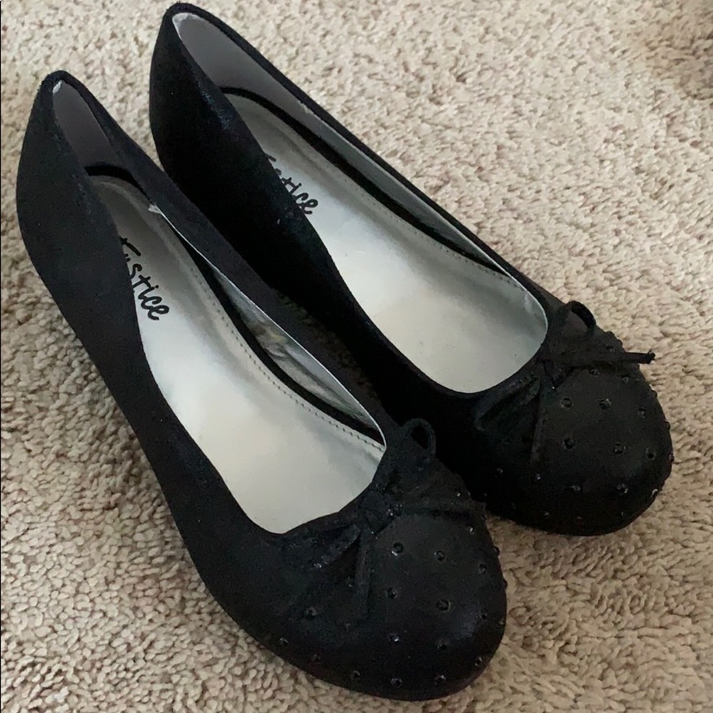 girls black heel shoe